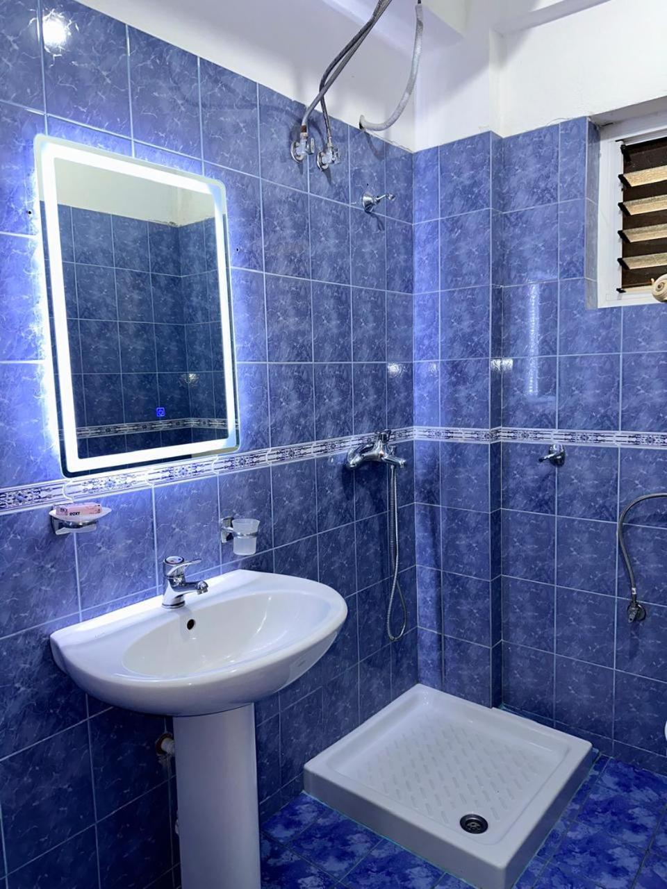 Kenza Apartments Sarandë エクステリア 写真
