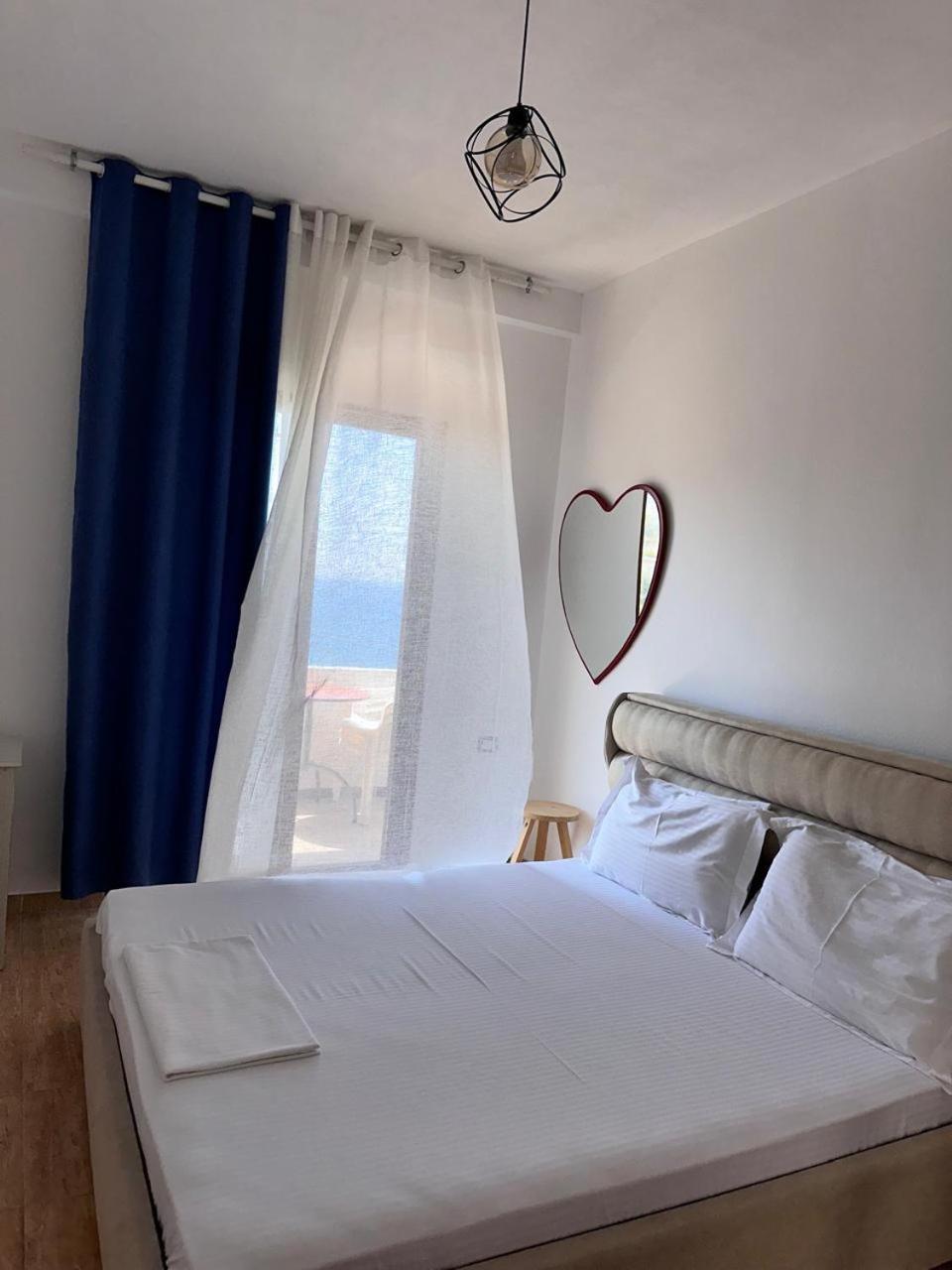 Kenza Apartments Sarandë エクステリア 写真