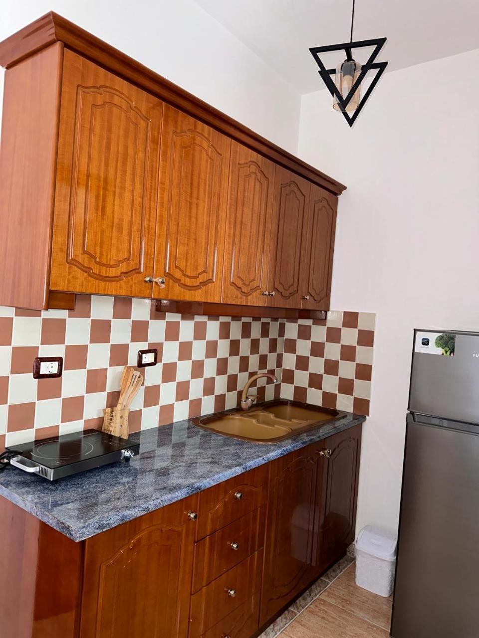Kenza Apartments Sarandë エクステリア 写真