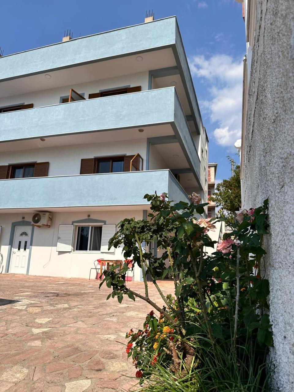 Kenza Apartments Sarandë エクステリア 写真